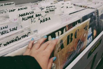 vinyl sales plummet in 2024 according to luminate data